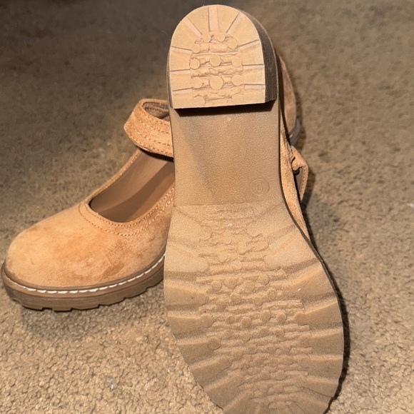 Women's Tan Block Heel Corky’s Mary Jane Shoes! Suede, Size 9!! Great condition! - Picture 4 of 4